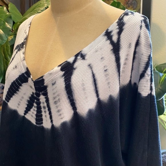 Splendid Dolman Waffle Knit Navy Tie Dye VNeck - Picture 12 of 14
